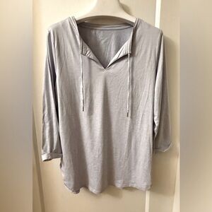 REITMAN’S HYBA OPEN V-NECK WITH TIE 3/4 SLEEVE SILVERY TOP